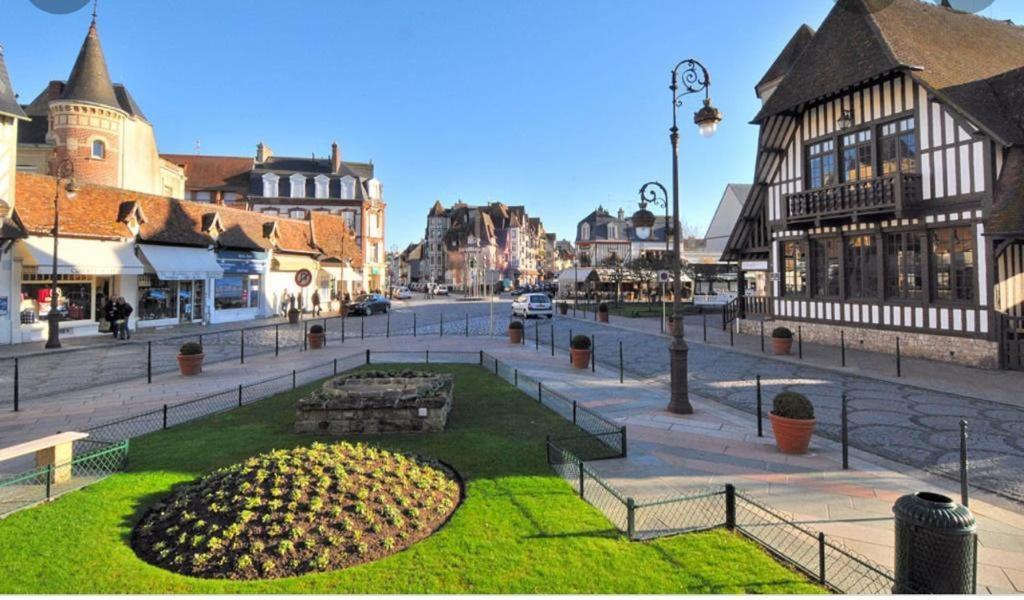 Le Cosy Residence Du Golf Deauville Eksteriør billede