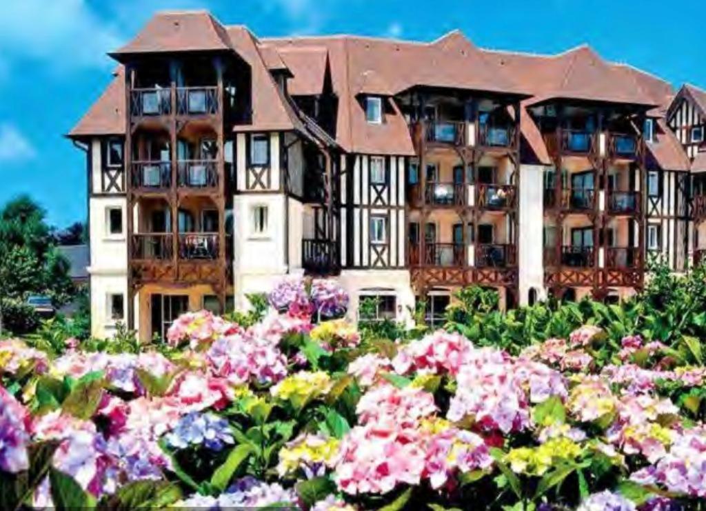 Le Cosy Residence Du Golf Deauville Eksteriør billede